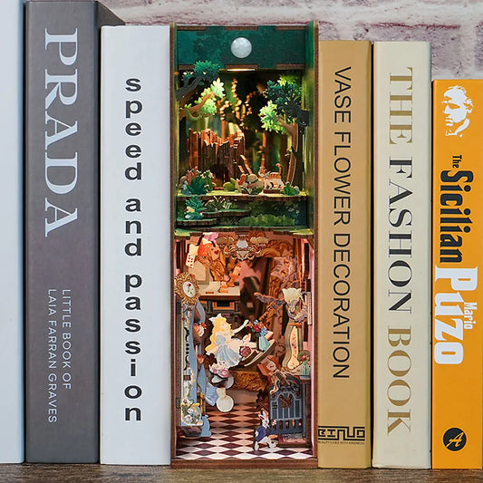 Book Nook: Alice in Wonderland