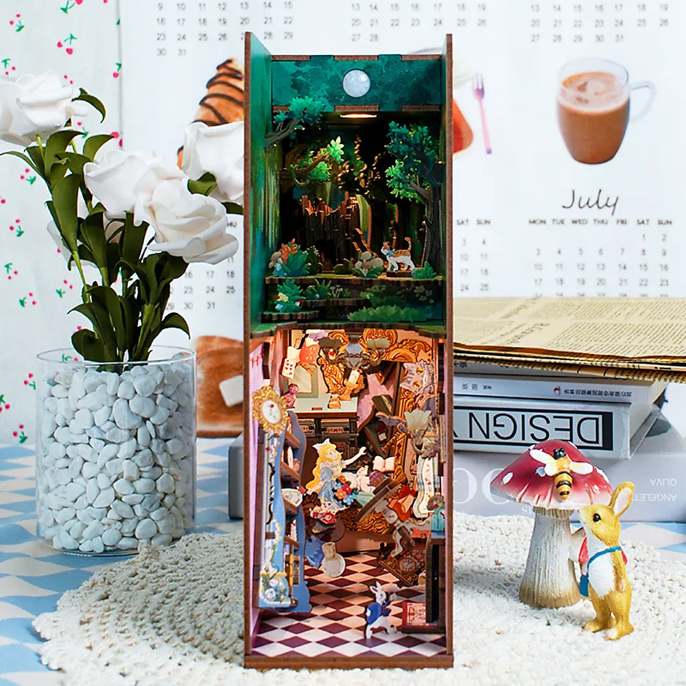 Book Nook: Alice in Wonderland